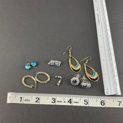 -232- COSTUME JEWELRY | Assorted Blue Earrings