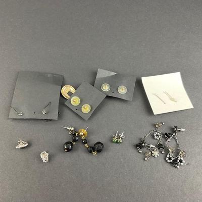 -235- COSTUME JEWELRY | Assorted Dark Colored Earrings