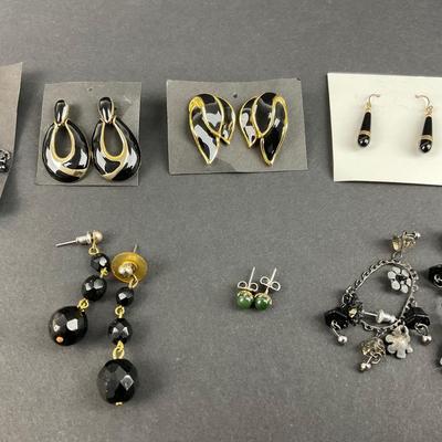 -235- COSTUME JEWELRY | Assorted Dark Colored Earrings