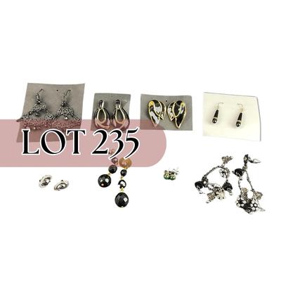 -235- COSTUME JEWELRY | Assorted Dark Colored Earrings