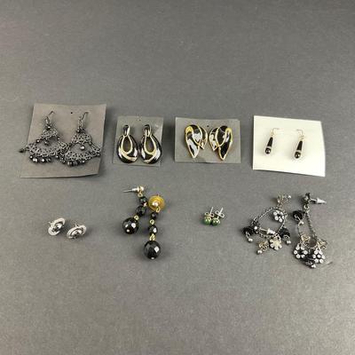 -235- COSTUME JEWELRY | Assorted Dark Colored Earrings