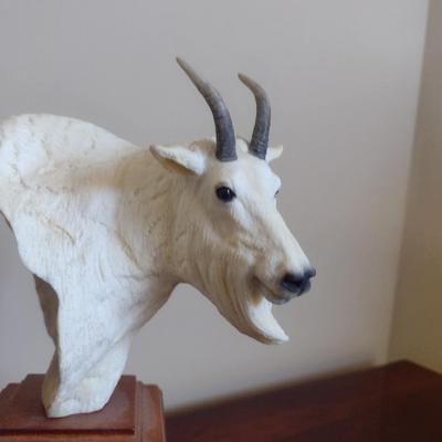 Mountain High Mill Creek Studios Mountain Goat Bust Figurine on Wood Base- Approx 9" Tall