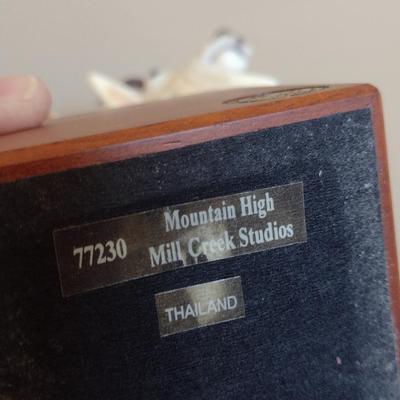 Mountain High Mill Creek Studios Mountain Goat Bust Figurine on Wood Base- Approx 9" Tall