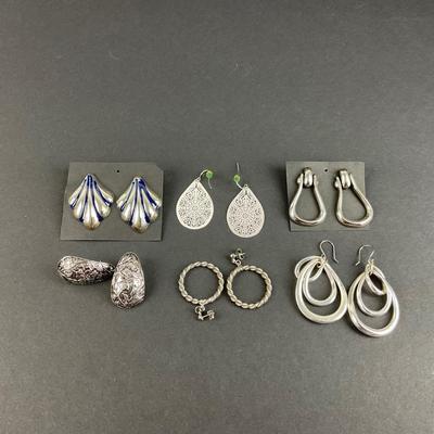 -242- COSTUME JEWELRY | Assorted Silver Tone Earrings