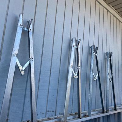 26’ ALUMINUM EXTENSION LADDER AND SAWHORSE STANDS