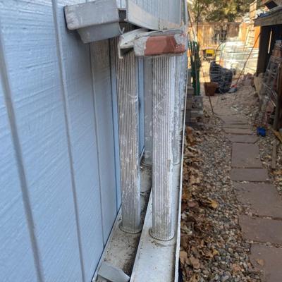 26’ ALUMINUM EXTENSION LADDER AND SAWHORSE STANDS