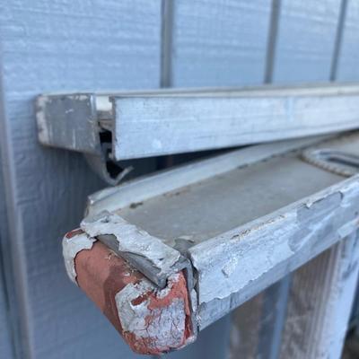 26’ ALUMINUM EXTENSION LADDER AND SAWHORSE STANDS