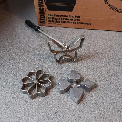 PAMPERED CHEF STONEWARE LOAF PAN, COOKIE PRESS AND ROSETTE IRON