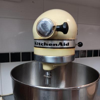 KITCHENAID STAND MIXER AND STONE WARE PIE PANS