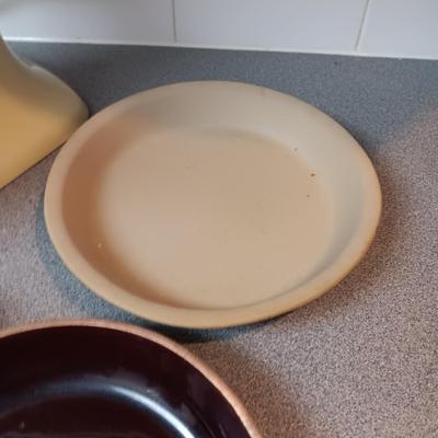 KITCHENAID STAND MIXER AND STONE WARE PIE PANS