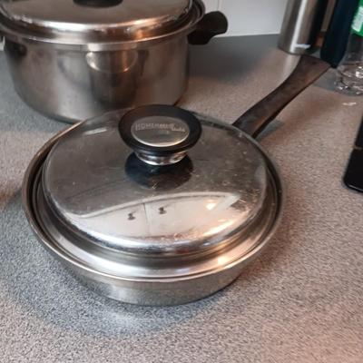 HOMEMAKERS GUILD COOKWARE