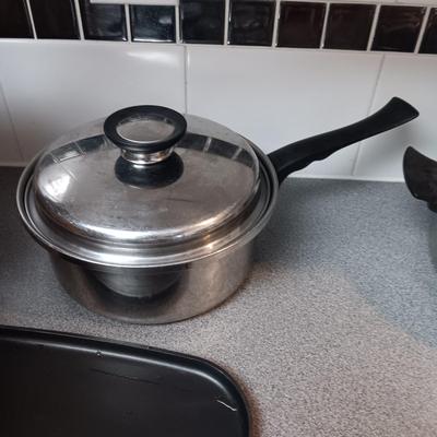 HOMEMAKERS GUILD COOKWARE