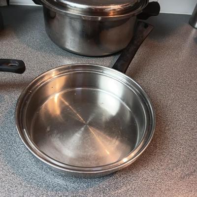 HOMEMAKERS GUILD COOKWARE