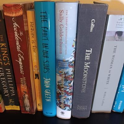 LADDER SHELF WITH MANY ROAD MAPS, DVD'S (UNDERSTANDING THE UNIVERSE) & A VARIETY OF BOOKS