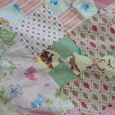 Approx 80" x 69" Vintage Hand Made Quilt