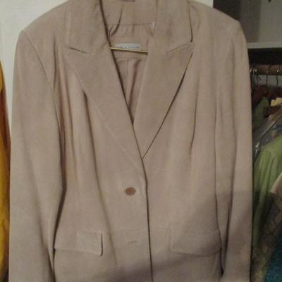 Woman's Business Clothing Suits Shirts & Jackets Size 12/14 & M/L Some Brands Included Kasper Blaine Trump Le Suit Lord...