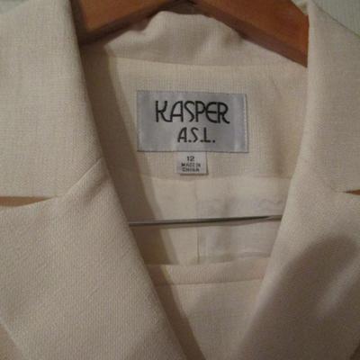 Woman's Business Clothing Suits Shirts & Jackets Size 12/14 & M/L Some Brands Included Kasper Blaine Trump Le Suit Lord...