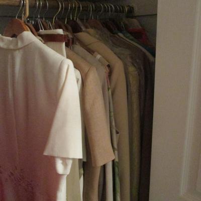Woman's Business Clothing Suits Shirts & Jackets Size 12/14 & M/L Some Brands Included Kasper Blaine Trump Le Suit Lord...