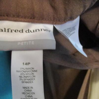 Woman's Casual/Business Clothing Suits Shirts & Jackets Size 12/14 & M/L Some Of The Brands Include Jones New York Kate Hill...