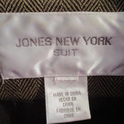 Woman's Casual/Business Clothing Suits Shirts & Jackets Size 12/14 & M/L Some Of The Brands Include Jones New York Kate Hill...
