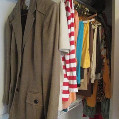 Woman's Casual/Business Clothing Suits Shirts & Jackets Size 12/14 & M/L Some Of The Brands Include Jones New York Kate Hill...