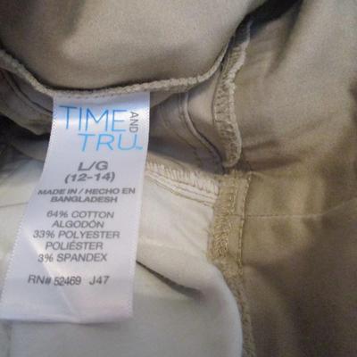 Woman's Casual/Business Clothing Suits Shirts & Jackets Size 12/14 & M/L Some Of The Brands Include Kim Rogers Liz Claiborne...