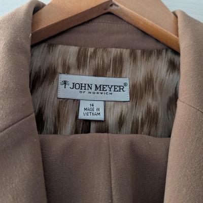Woman's Casual/Business Clothing Suits Shirts & Jackets Size 12/14 & M/L Some Of The Brands Include Le Suit Judith Hart...