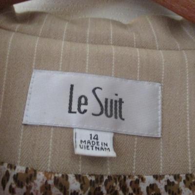 Woman's Casual/Business Clothing Suits Shirts & Jackets Size 12/14 & M/L Some Of The Brands Include Le Suit Judith Hart...