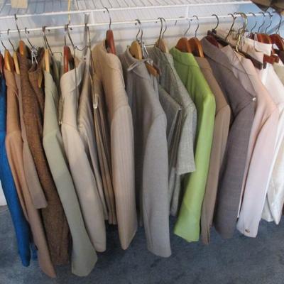 Woman's Casual/Business Clothing Suits Shirts & Jackets Size 12/14 & M/L Some Of The Brands Include Le Suit Judith Hart...