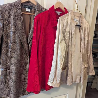 Woman's Casual/Business Clothing Suits Shirts & Jackets Size 12/14 & M/L Some Of The Brands Include Ralph Lauren Jones NY...