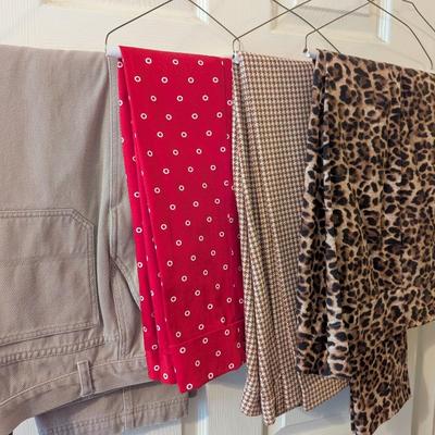 Woman's Casual/Business Clothing Suits Shirts & Jackets Size 12/14 & M/L Some Of The Brands Include Ralph Lauren Jones NY...
