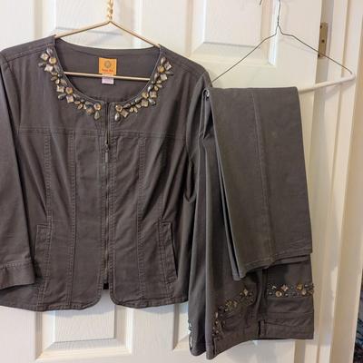 Woman's Shirts & Pants & Jackets Size M/L 12/14 Brands Include Bill Blass Ruby Rd Ralph Lauren Route 66 Classic Elements Liz...