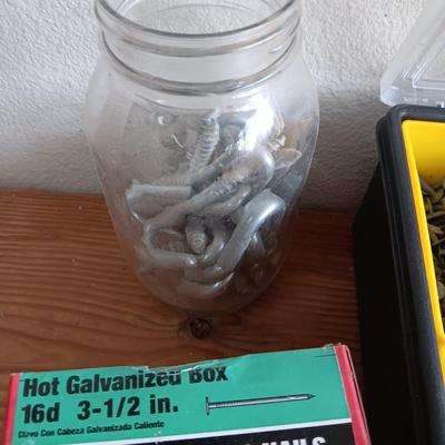 HARDWARE IN PORTABLE ORGANIZER