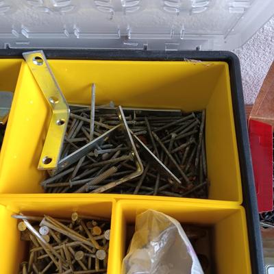 HARDWARE IN PORTABLE ORGANIZER