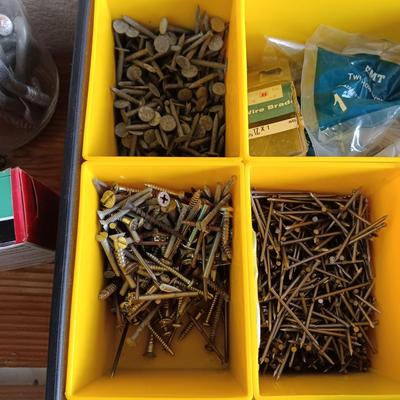 HARDWARE IN PORTABLE ORGANIZER