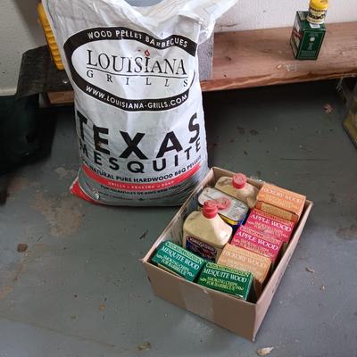 BAG OF TEXAS MESQUITE BBQ PELLETS, FLAVORED SMOKING CHIPS FOR BBQ AND CHARCOAL STARTER