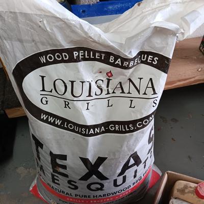 BAG OF TEXAS MESQUITE BBQ PELLETS, FLAVORED SMOKING CHIPS FOR BBQ AND CHARCOAL STARTER