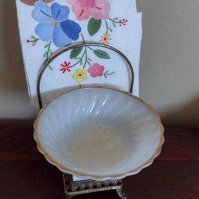Soap Dish with Guest Towel Holder on Marble Base