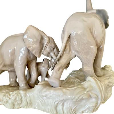 Art- lladro Elephants- broken tusk