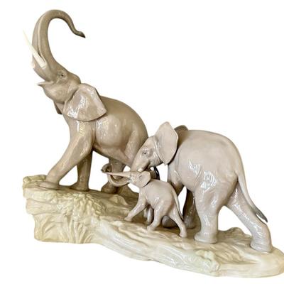 Art- lladro Elephants- broken tusk