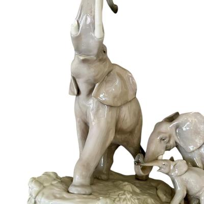 Art- lladro Elephants- broken tusk