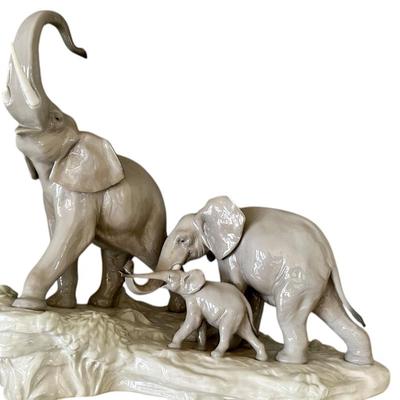 Art- lladro Elephants- broken tusk