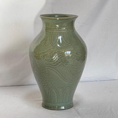 Jade Green Celadon Dragon Vase (LR-DZ)