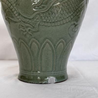 Jade Green Celadon Dragon Vase (LR-DZ)