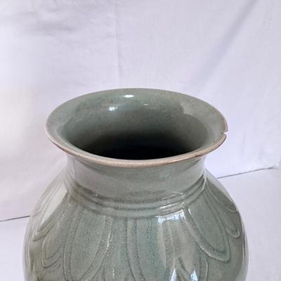 Jade Green Celadon Dragon Vase (LR-DZ)