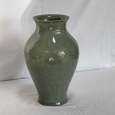 Jade Green Celadon Dragon Vase (LR-DZ)