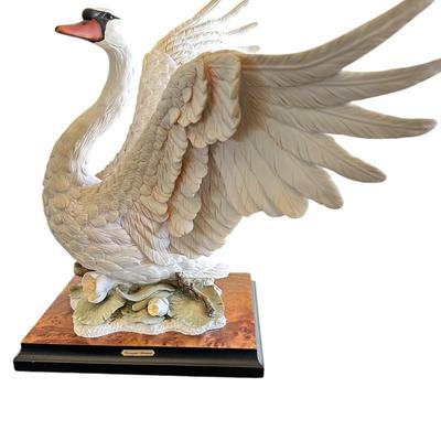 Art - Armani - Swan