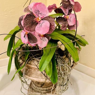 Decor - Guest Bathroom - Large Floral arrangement