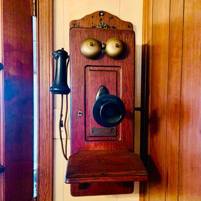LOT227: Antique Early 20th Centrury Chicago Telephone Supply Company Wood Wall Crank Telephone