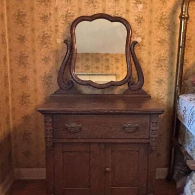 LOT 275: Antique Oak Dresser/Washstand